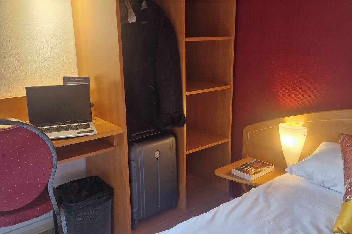 double room | desk, free wifi, bed sheets