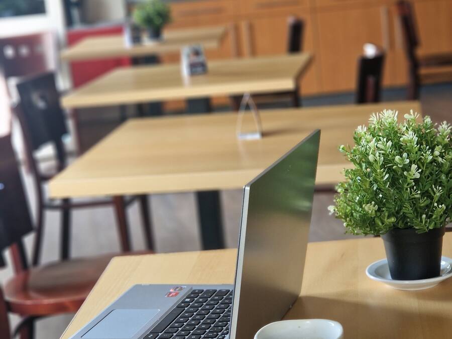 Desayuno buffet (EUR 10 por persona)