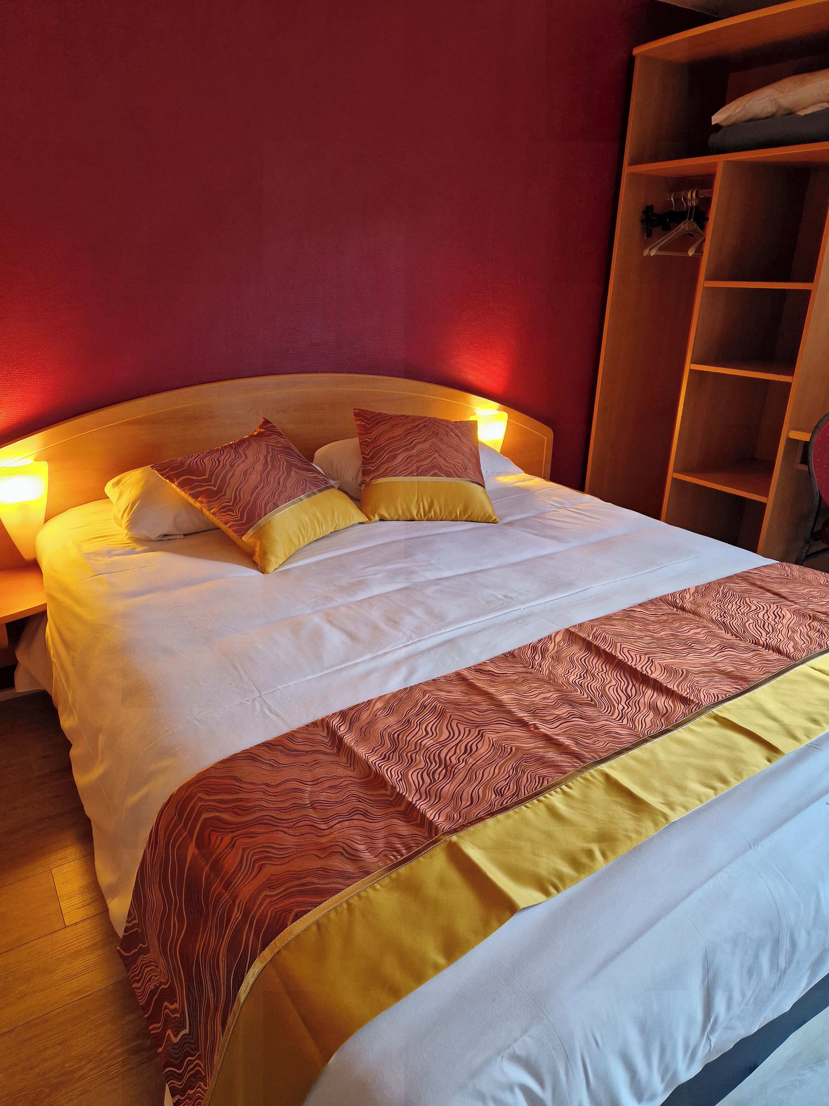 double room | desk, free wifi, bed sheets