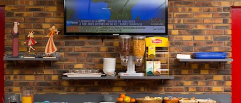 Petit déjeuner buffet (10 EUR par personne)