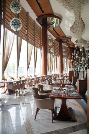 3 Restaurants, Frühstück, Mittagessen, Abendessen, chinesische Küche