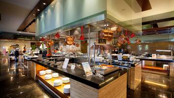 3 restaurants, breakfast, lunch, dinner served; Chinese cuisine