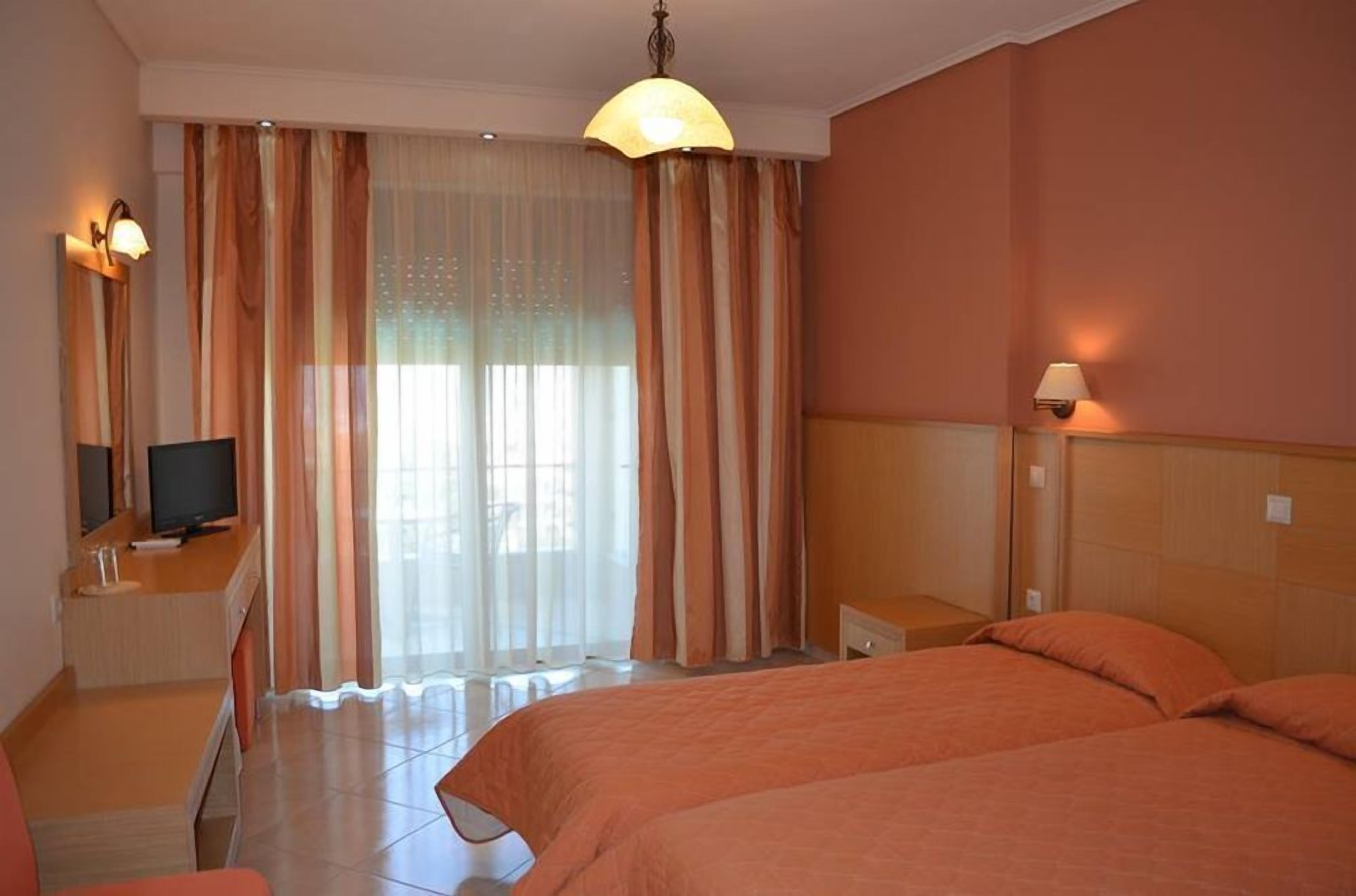 desk, soundproofing, free wifi, bed sheets