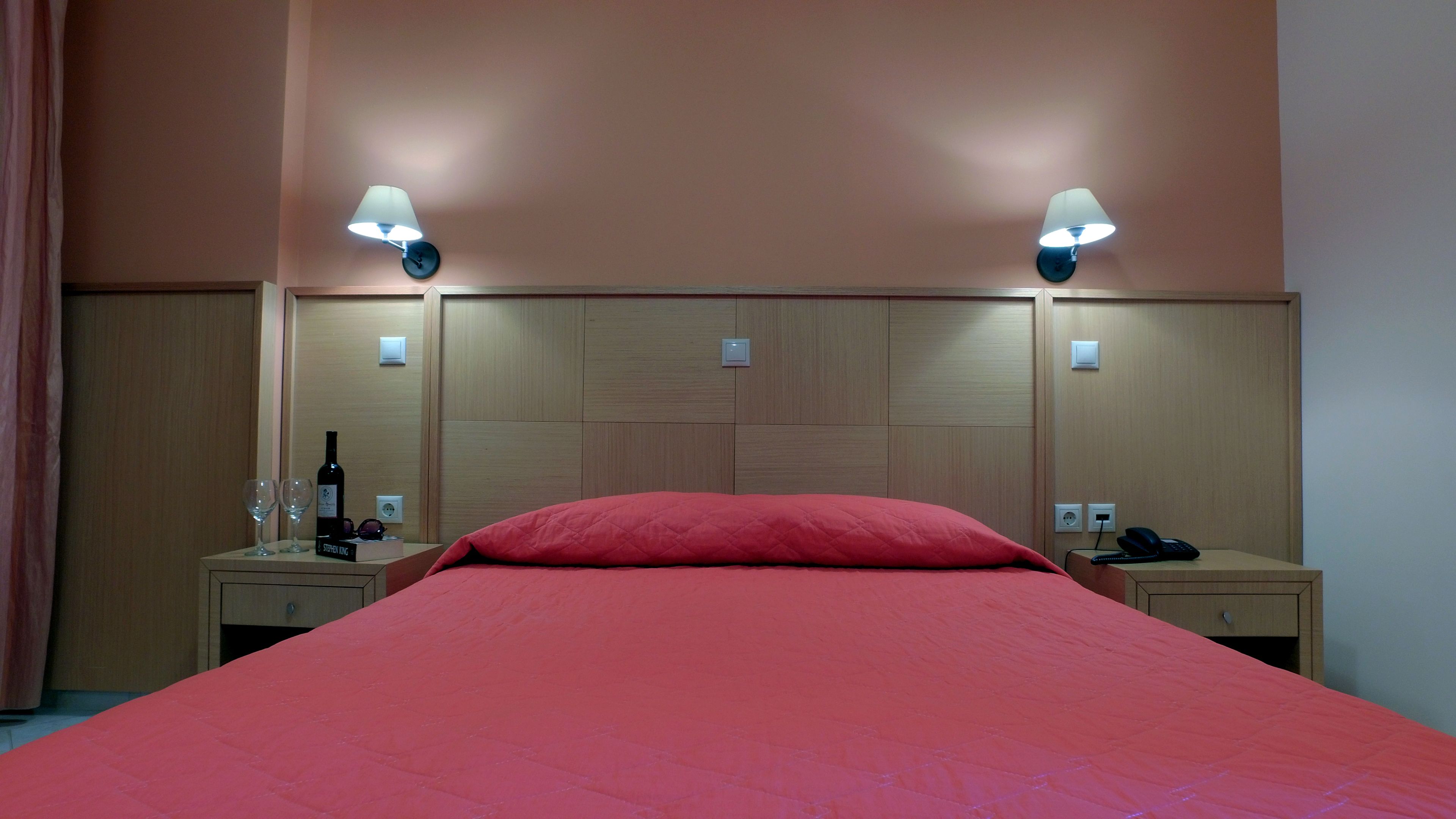basic double or twin room | desk, soundproofing, free wifi, bed sheets