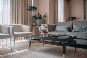 Presidential-Suite | Minibar, Zimmersafe, individuell dekoriert, Schreibtisch