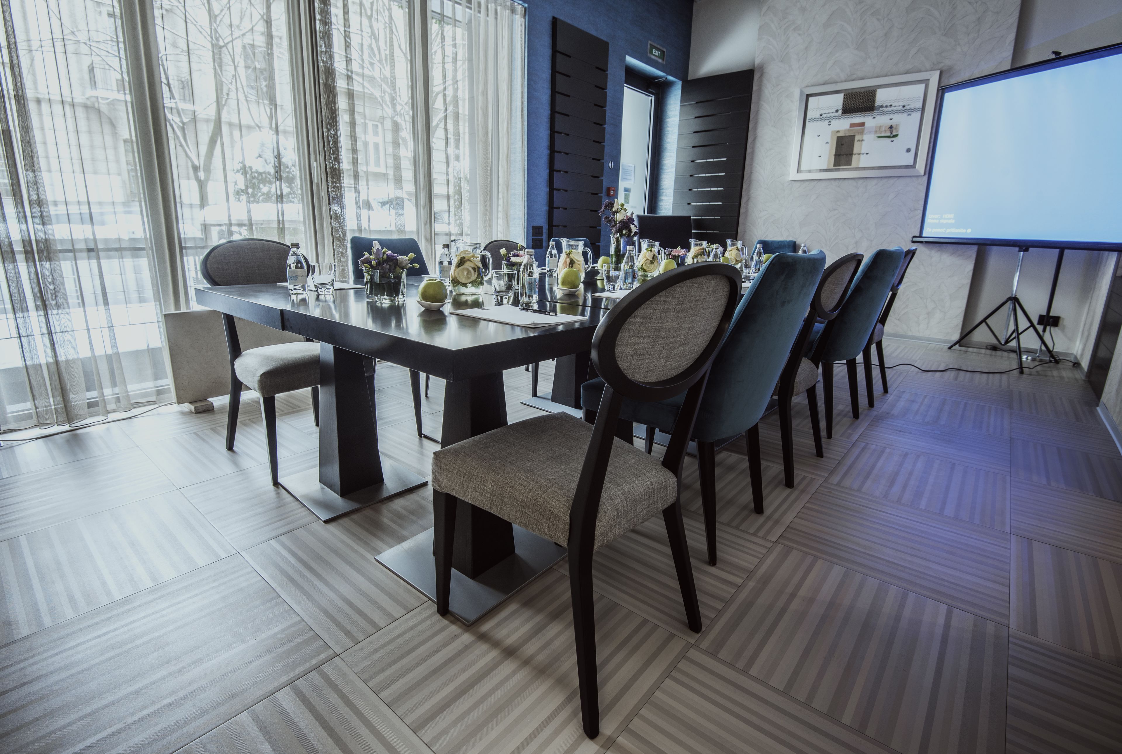 breakfast and dinner served, international cuisine