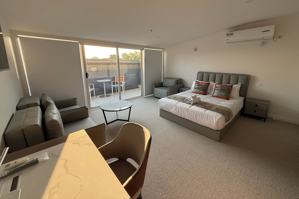 Studio | Premium bedding, individually decorated, individually furnished, desk