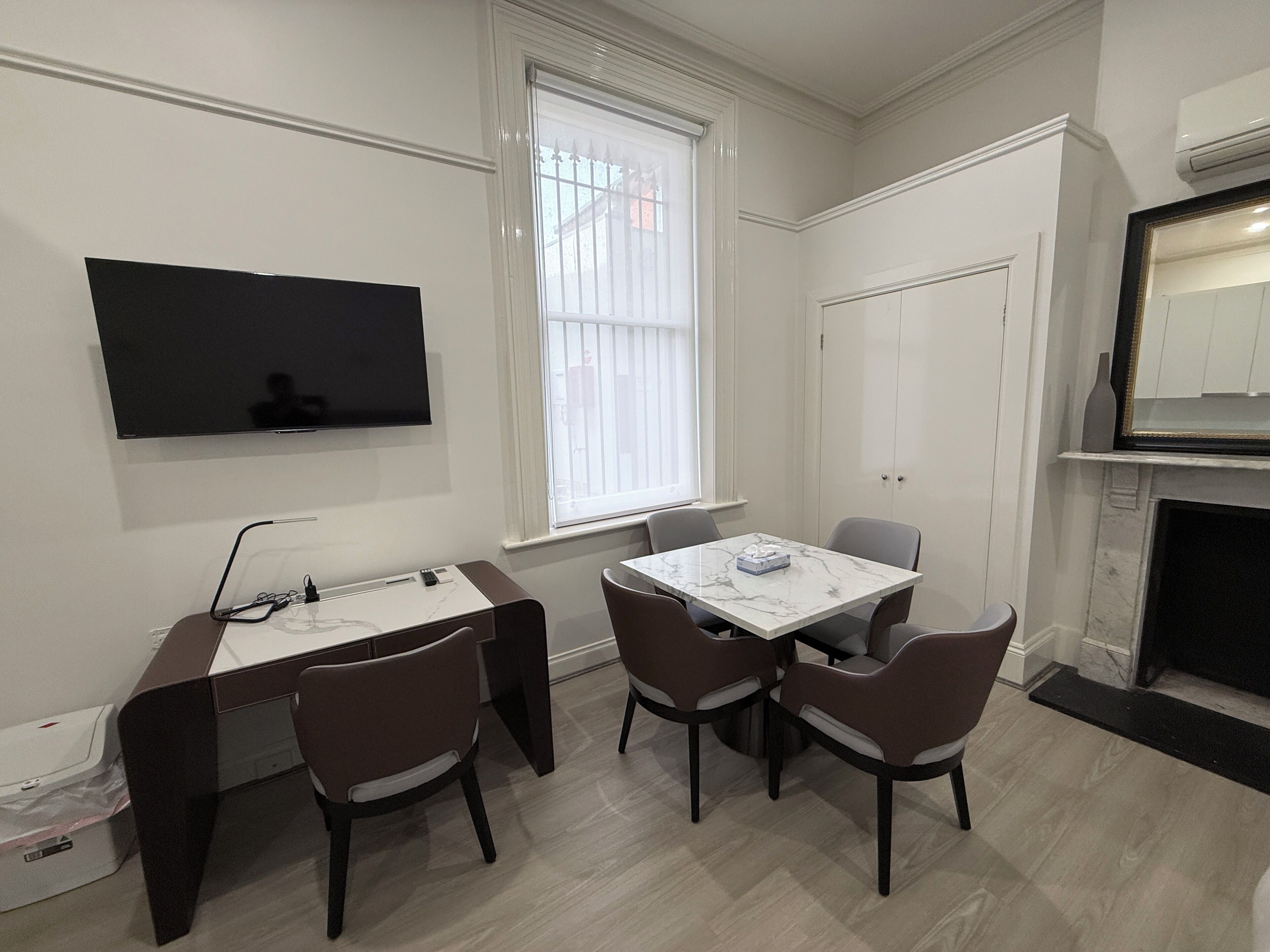 Studio Klasik, 1 Tempat Tidur Queen | Seprai premium, meja kerja, tirai kedap cahaya, dan kedap suara