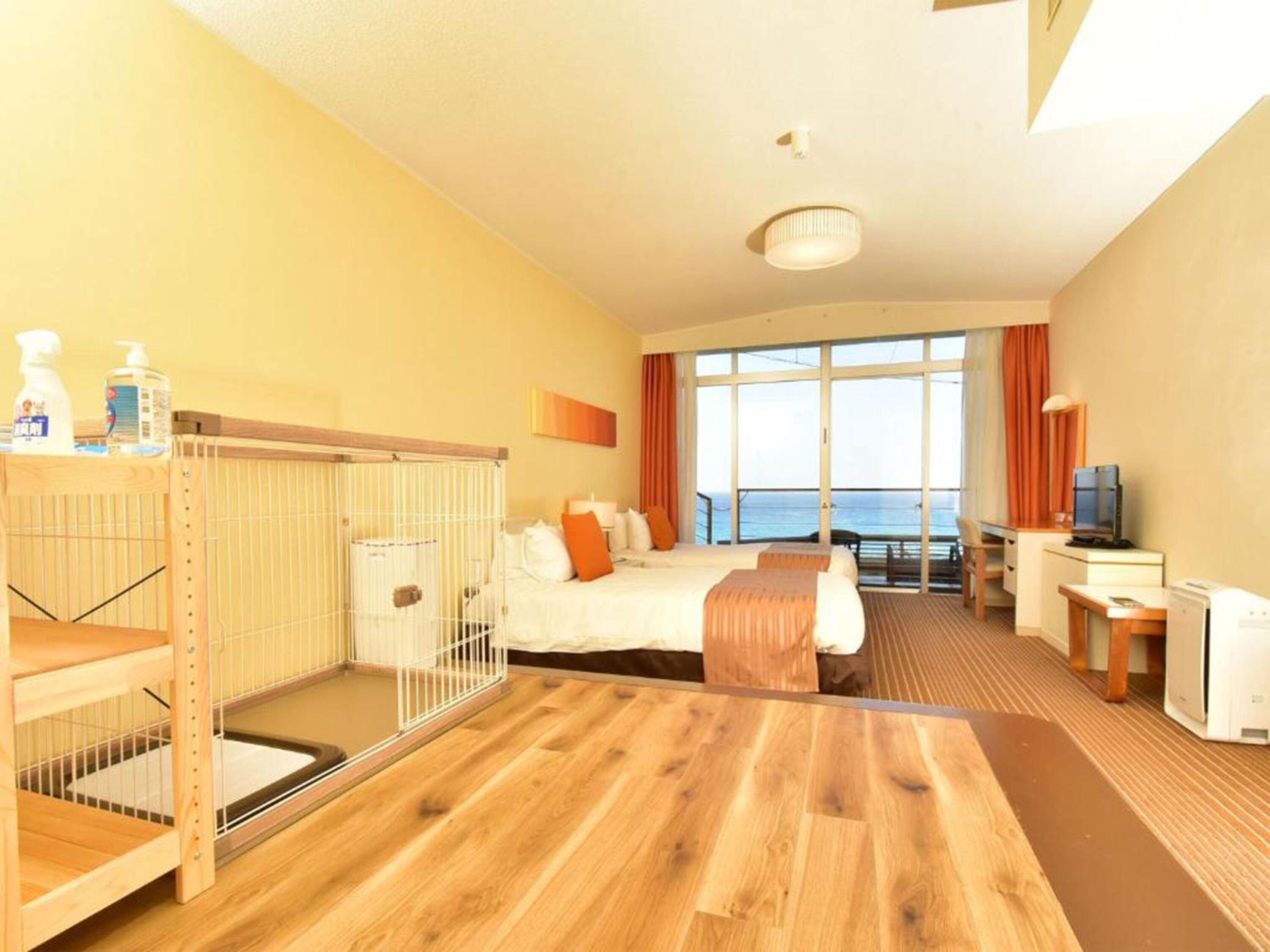 双床房, 允许带宠物 | 客房内保险箱、办公桌、遮光窗帘、隔音
