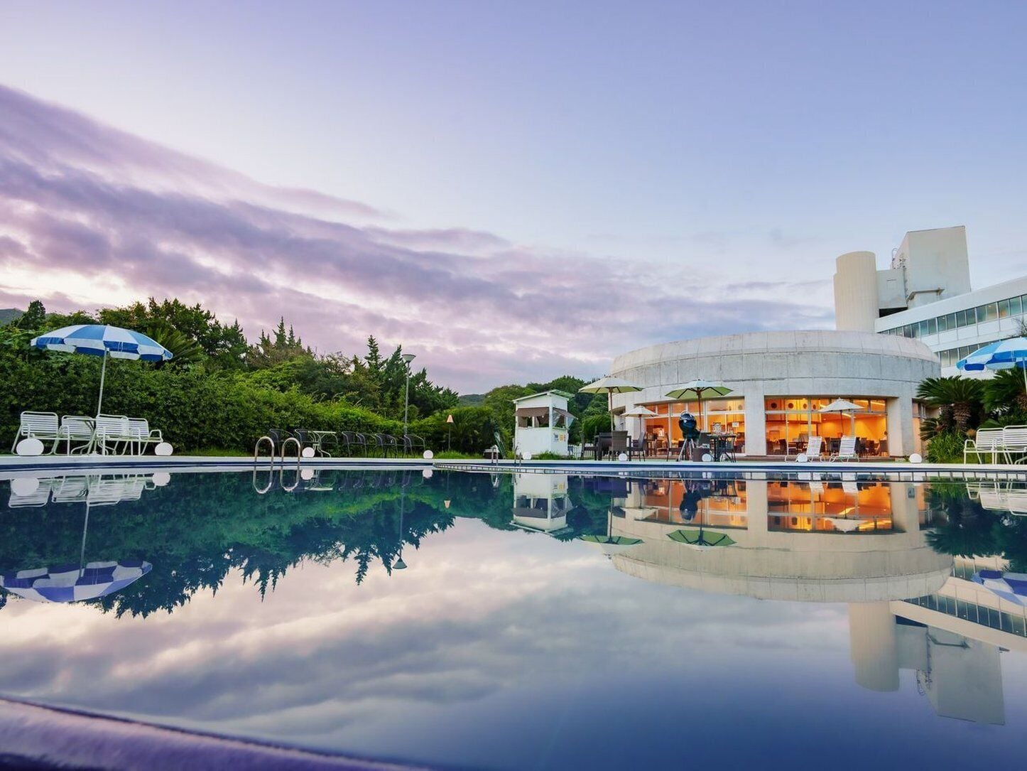 季节性开放的室外游泳池