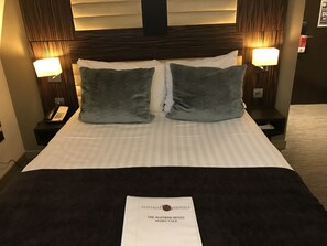 Double Room With Window | Egyptian cotton sheets, premium bedding, in-room safe - Maitrise Hotel Maida Vale (London)
