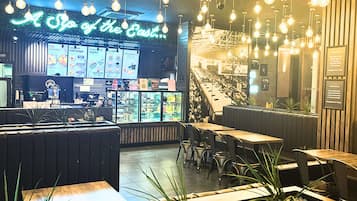 Breakfast, lunch, dinner served; Italian cuisine