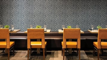 Desayuno (USD 15.95 por persona)