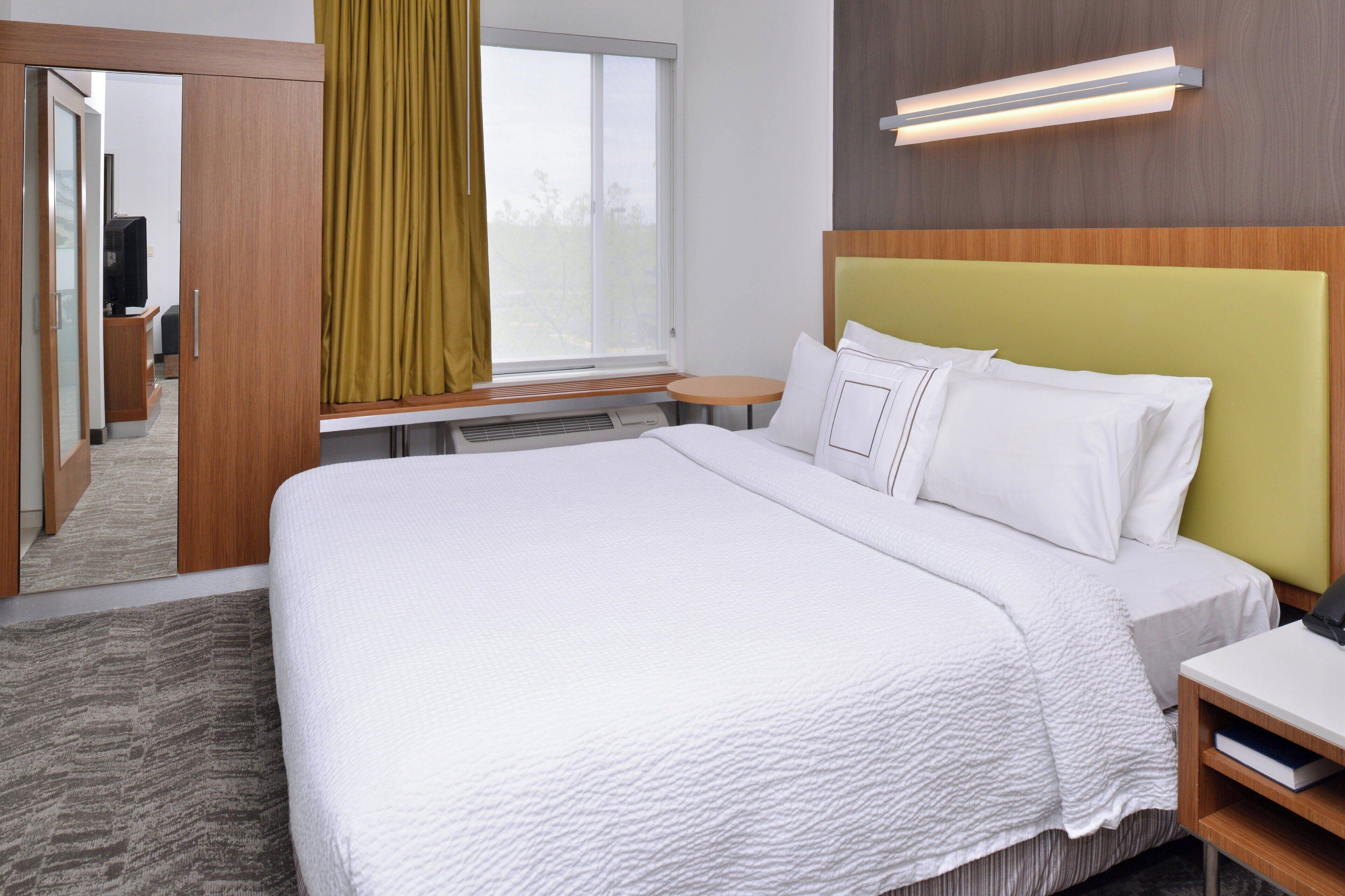 suite, 1 king bed | in-room safe, desk, laptop workspace, iron/ironing board