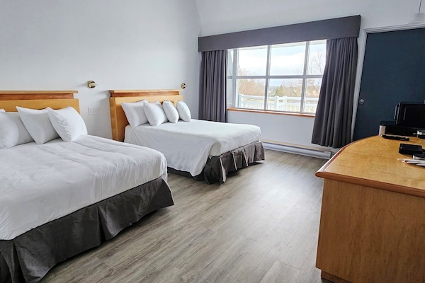 2 bilik tidur, dilengkapkan perabot secara berasingan, meja