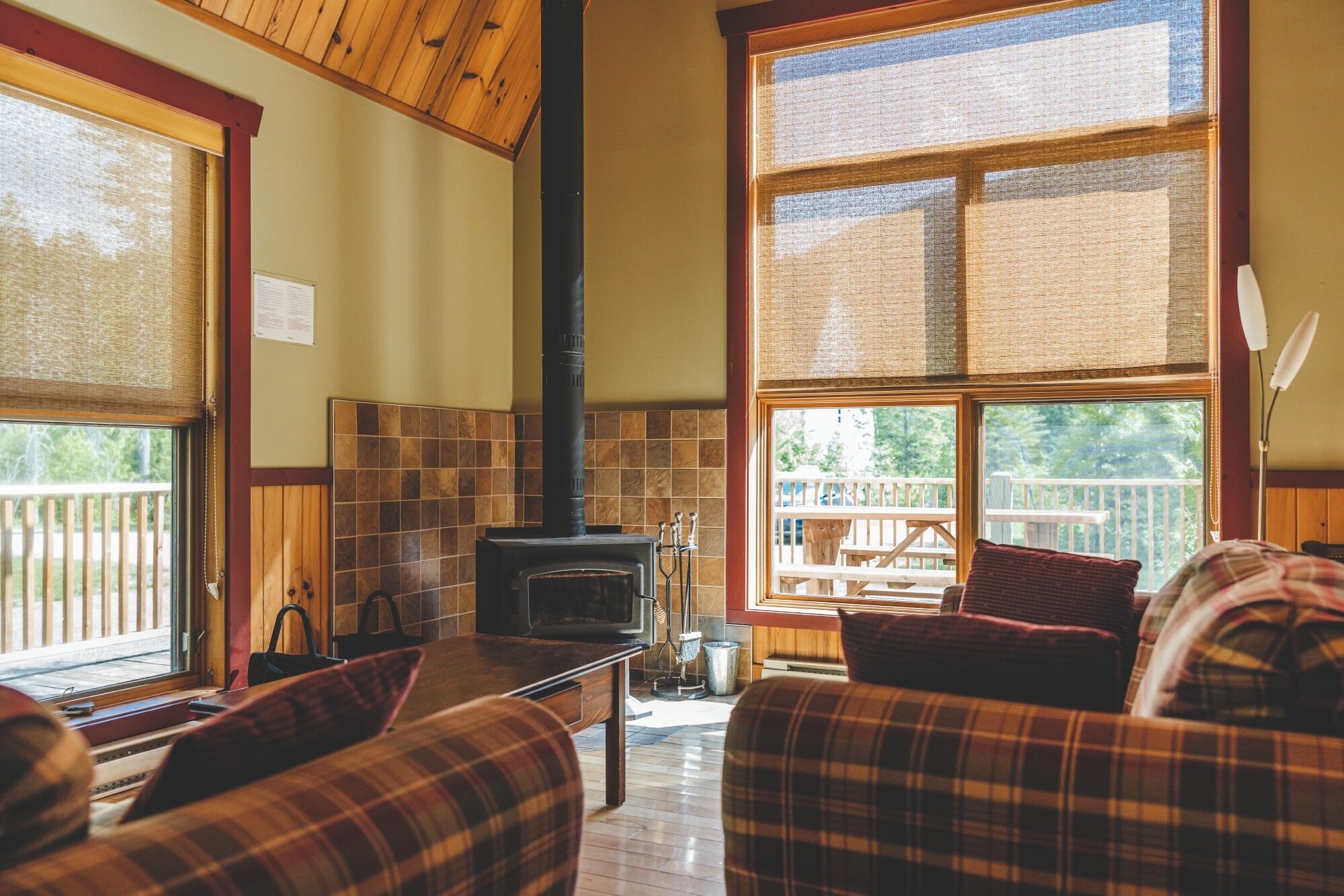 comfort chalet, 2 bedrooms, mountain view | living area