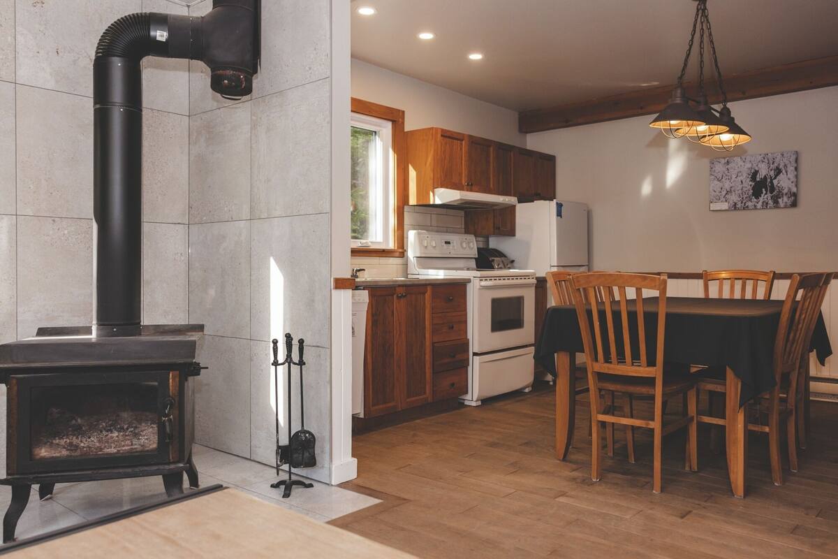 family chalet, 2 bedrooms, mountain view | living area