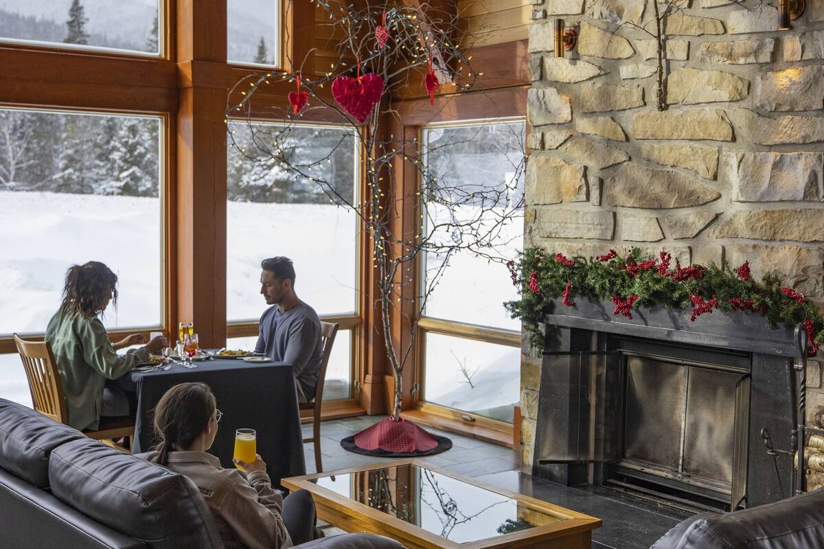 breakfast, lunch and dinner served