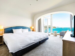 In-room safe, desk, free WiFi, bed sheets - Nichinan Kaigan Nango Prince Hotel (Nichinan)