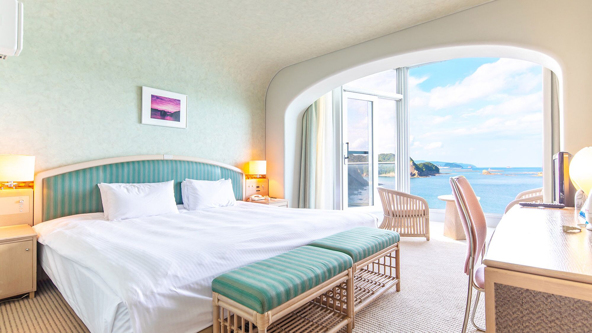 Coffres-forts dans les chambres, bureau, Wi-Fi gratuit, draps fournis