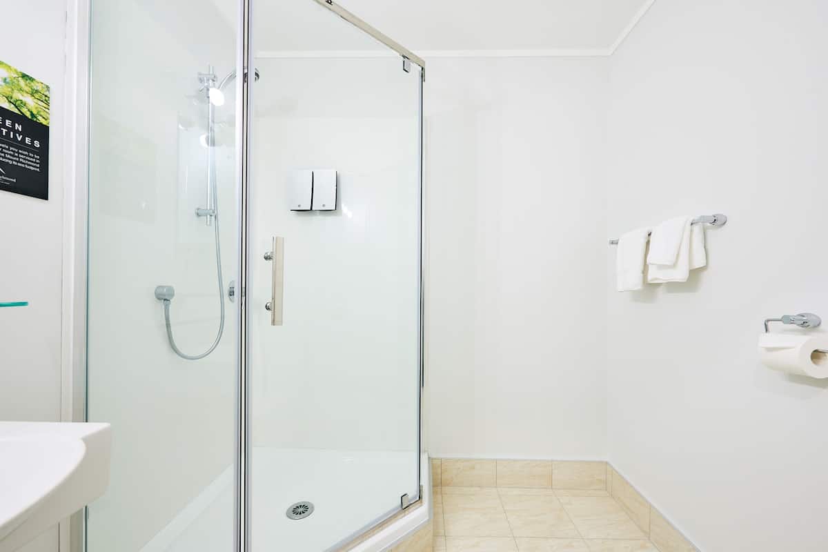 Executive-Suite | Badezimmer | Kostenlose Toilettenartikel, Haartrockner, Handtücher