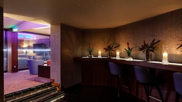 2 bars/lounges, rooftop bar, lobby lounge