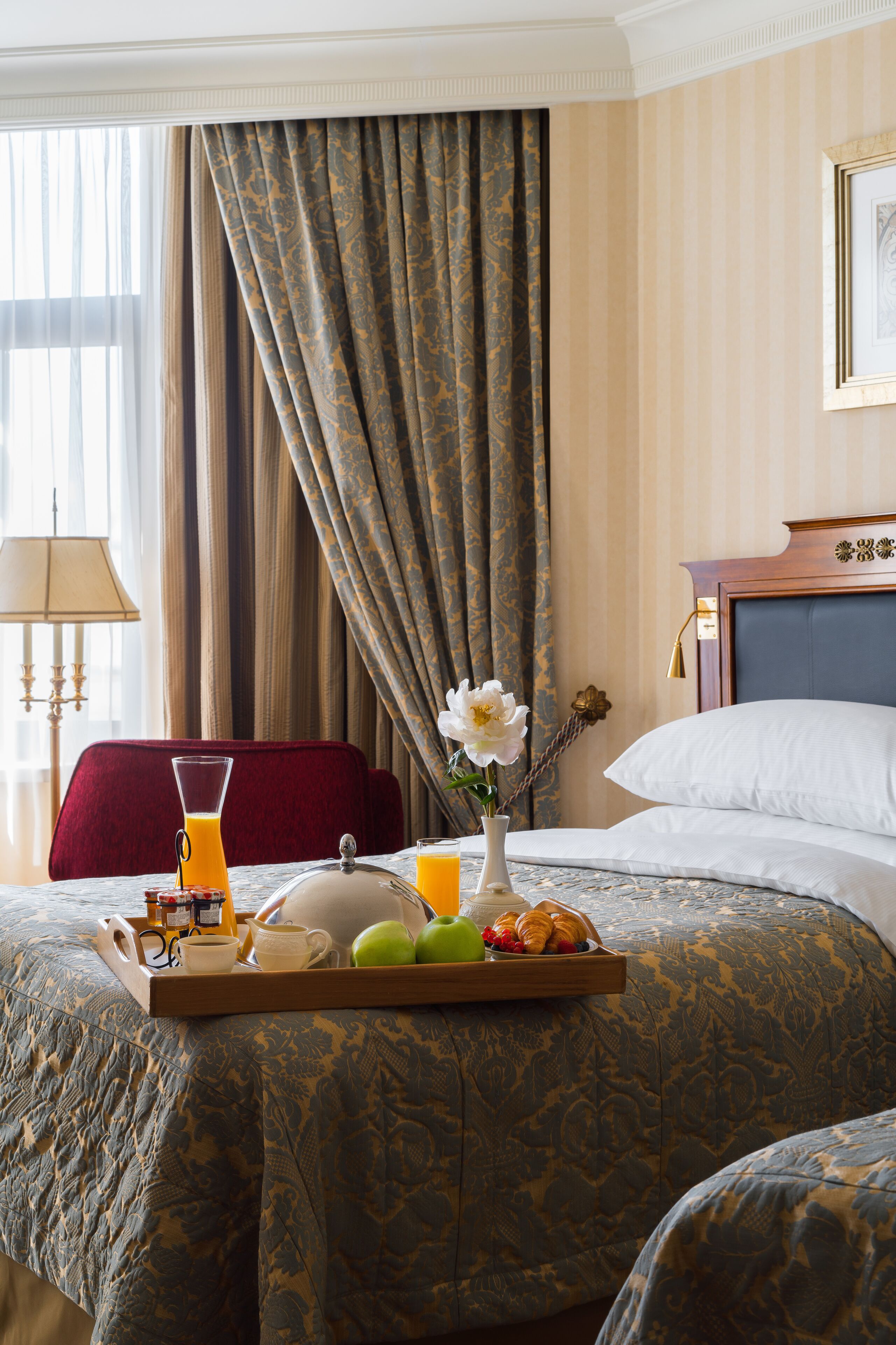 Egyptian cotton sheets, premium bedding, down comforters, minibar