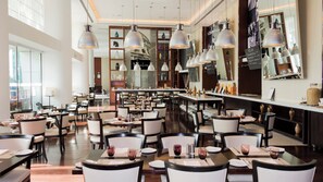 Breakfast, lunch and dinner served - InterContinental Residence Suites Dubai Festival City by IHG (Dubai)