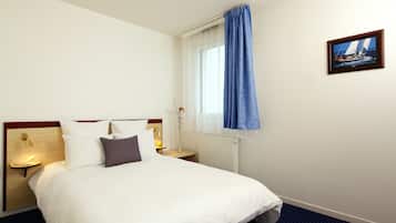 Desk, soundproofing, iron/ironing board, free WiFi