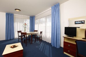 Flat-screen TV - Appart'City Classic Rennes Beauregard (Rennes)