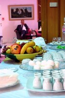 包含每日自助早餐