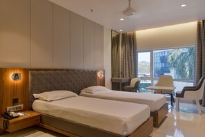 Deluxe-Doppelzimmer | Minibar, Zimmersafe, schallisolierte Zimmer, Bügeleisen/Bügelbrett