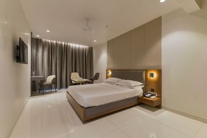 Minibar, in-room safe, soundproofing, iron/ironing board - Hotel Airlink (Mumbai)