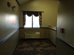 Interior - Holiday Lodge (Pittsburg)