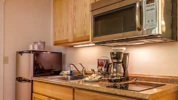 Triple Queen Suite | Private kitchen | Fridge, coffee/tea maker