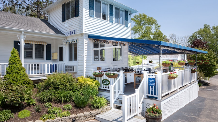 Glen Cove Inn & Suites