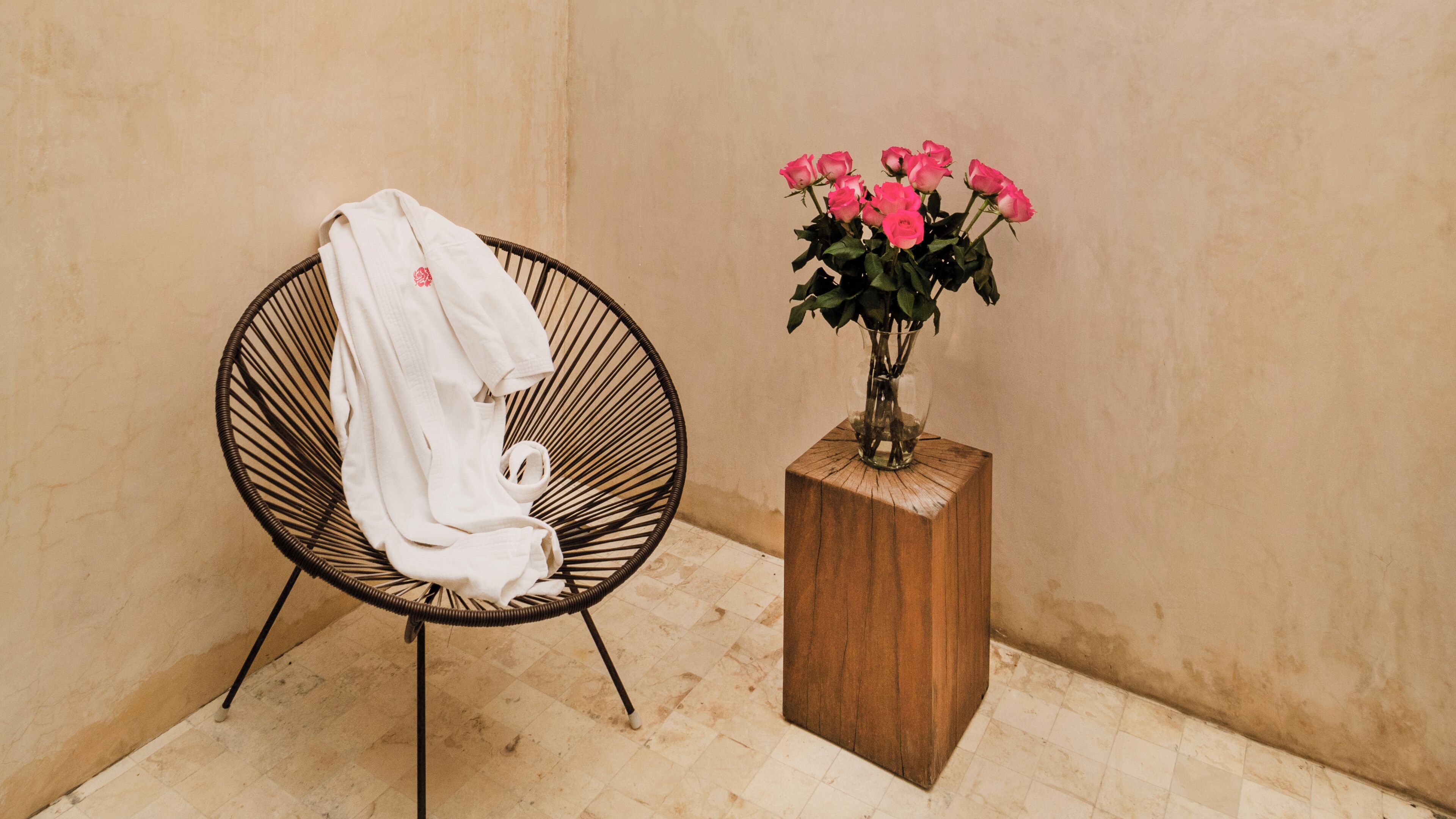 suite, 1 king bed (rosas) | bathroom | separate bathtub and shower, deep-soaking bathtub, rainfall showerhead