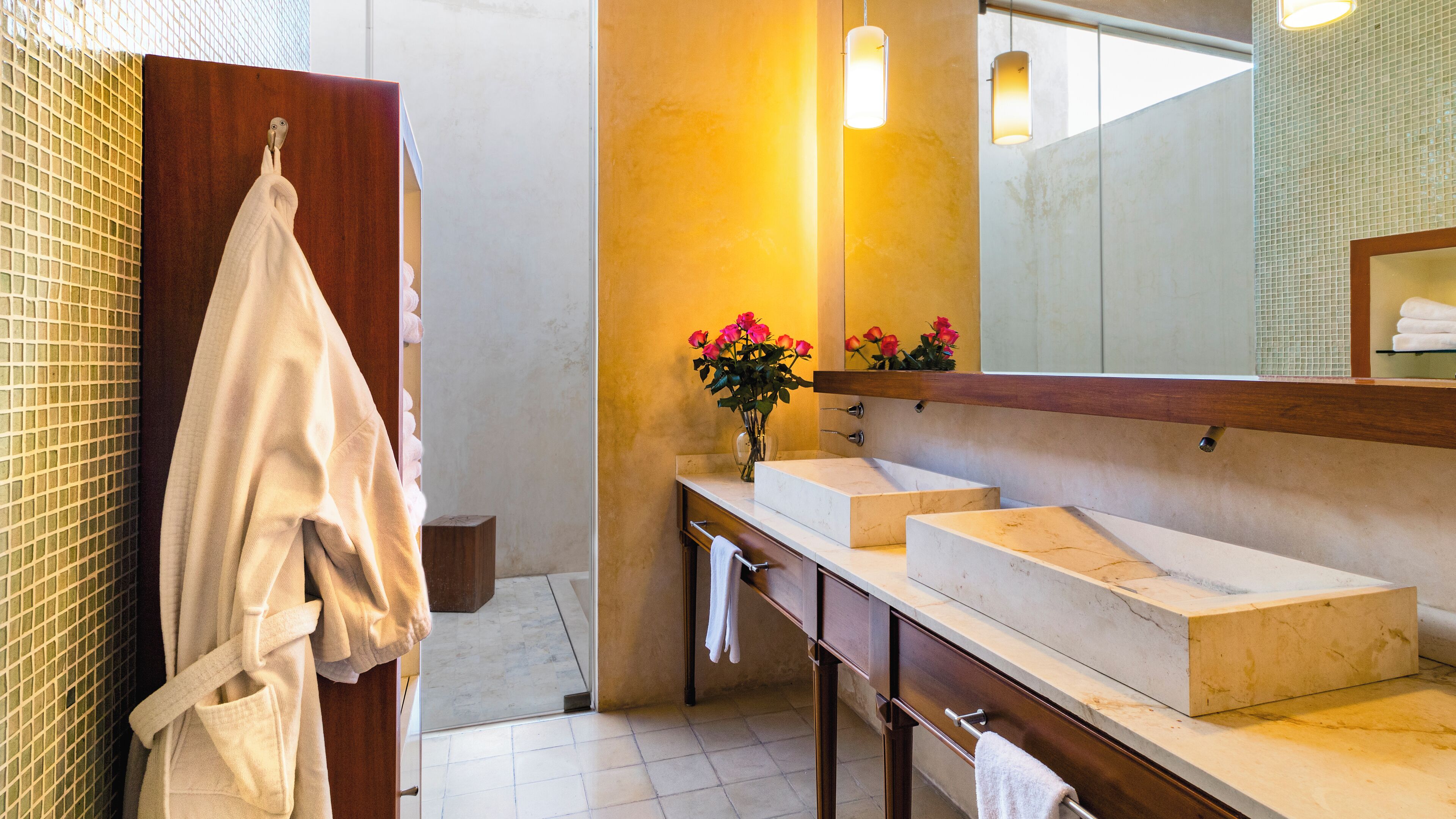 suite, 1 king bed (rosas) | bathroom | separate bathtub and shower, deep-soaking bathtub, rainfall showerhead