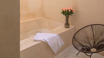 Suite, 1 King Bed (Rosas & Xocolate Master) | Bathroom