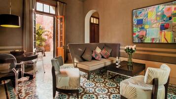 Suite, 1 Tempat Tidur King (Rosas & Xocolate Master) | Area keluarga | TV layar datar, pemutar DVD, dan stasiun docking iPod