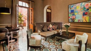 Suite, 1 King Bed (Rosas & Xocolate Master) | Living area