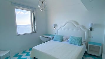 Loftsleilighet – royal, sjøutsikt | Sengetøy av topp kvalitet, dundyner og safe på rommet