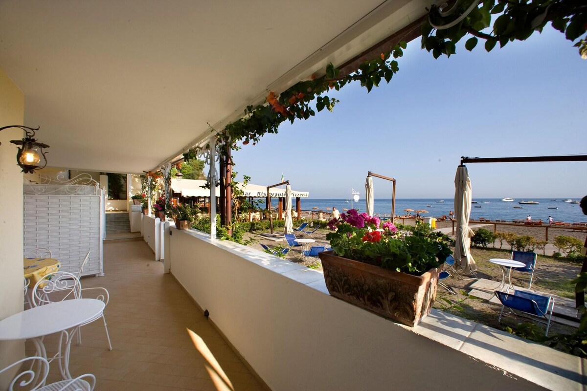Apartment, 2 Bedrooms, Sea View (2 Double Beds and 1 Double Sofa Bed)