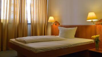 Single Room | In-room safe, desk, blackout drapes, iron/ironing board