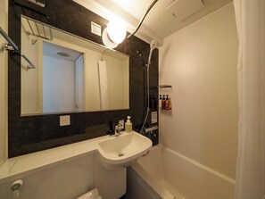 Single Room, Non Smoking | Bathroom | Combined shower/bathtub, free toiletries, hair dryer, bathrobes