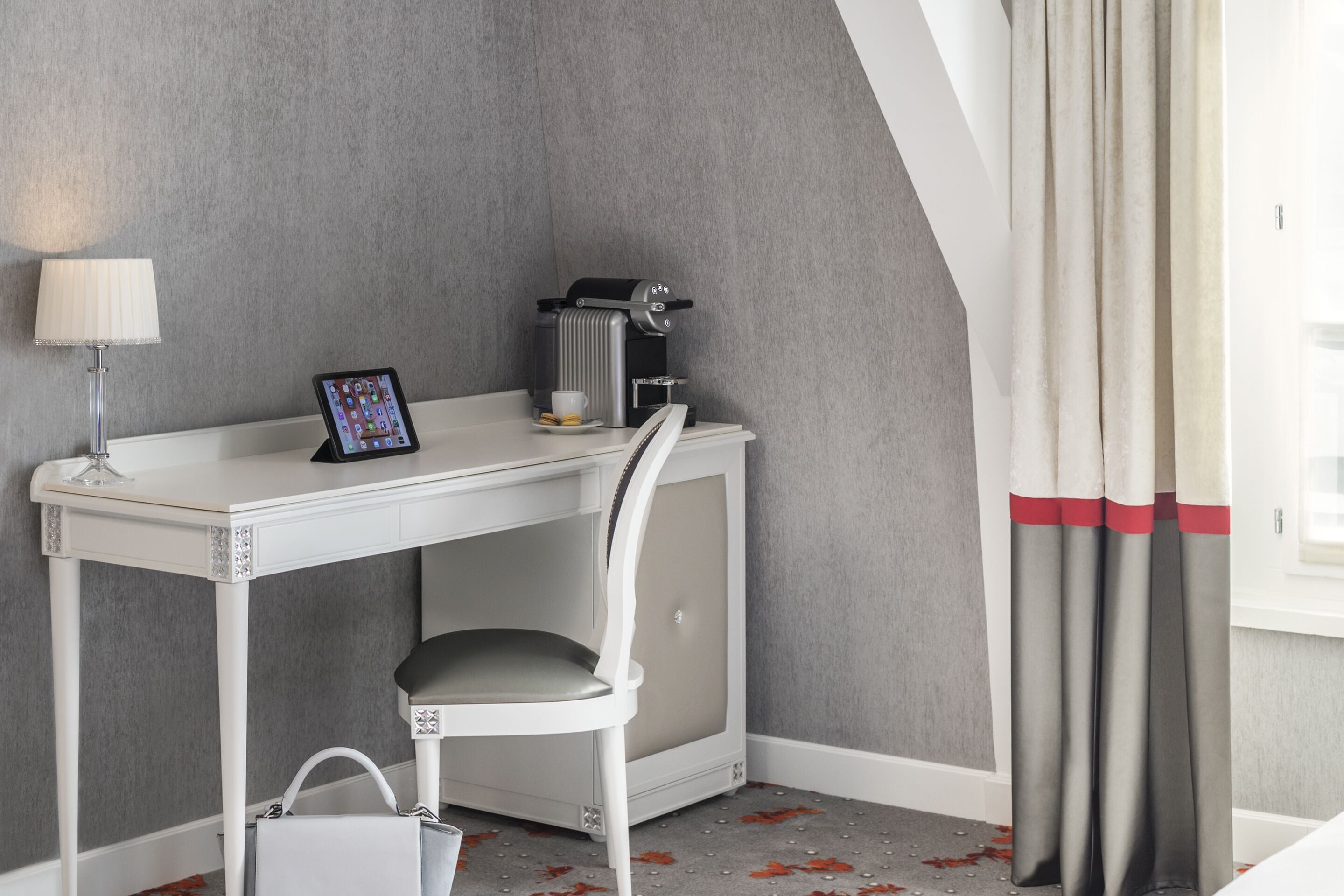 32-inch lcd tv with satellite channels, tv, pay films