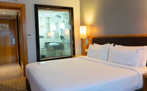 Hochwertige Bettwaren, Daunenbettdecken, Minibar, Zimmersafe