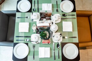 Tägliches Frühstücksbuffet gegen Gebühr