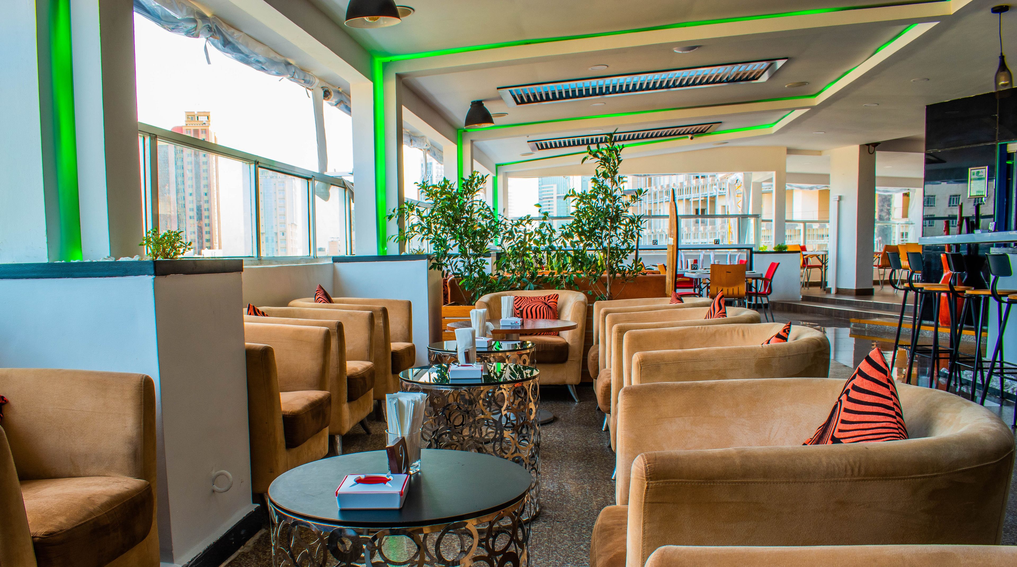 3 restaurants; lunch and dinner served 