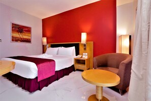 Ropa de cama de alta calidad, edredón y minibar 